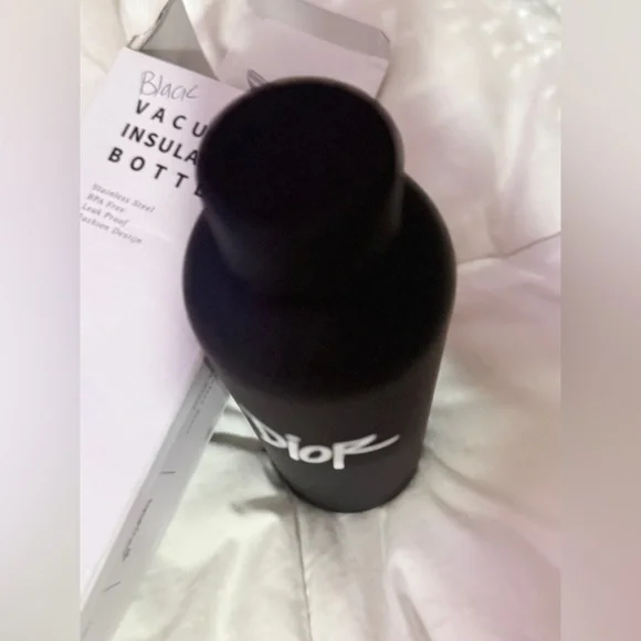 Authentic Dior Matte Black vacuume insulated bottle 16oz. New and unused - Picture 2 of 2